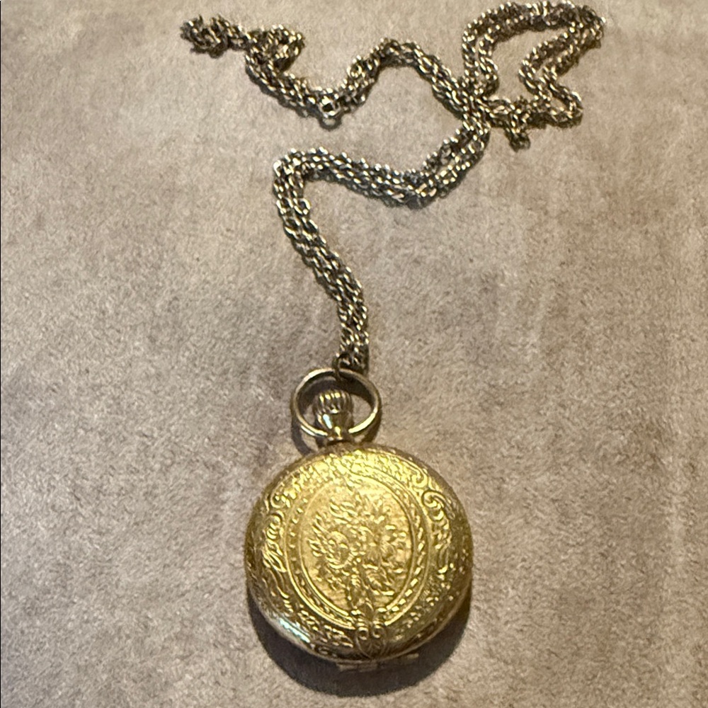 Merle Norman Compact Necklace Vintage
